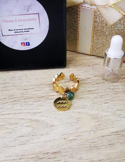 bague doré en acier inoxidable doré avec une perle avanturine et un signe astro