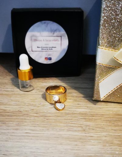 bague doré en acier inoxydable non reglable avec coeur en strass et perle de lave blanche 4mm