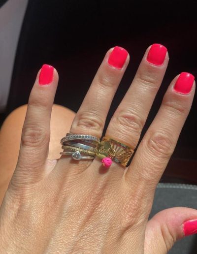 bague dore rose fushia et initiale j