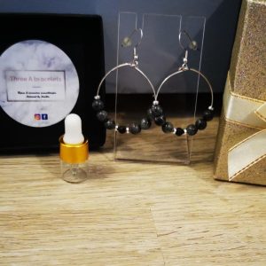 boucles d'oreilles créoles en acier inoxydale argenté et perles marbre grise foncé et une perle de lave noir