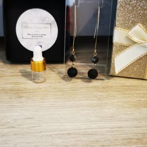 boucles d'oreilles doré en acier inoxydable avec une perle à facette noire et perle de lave noire 8mm