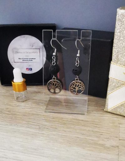 boucles d'oreilles en acier inoxydable avec arbre de vie et perle de lave noire