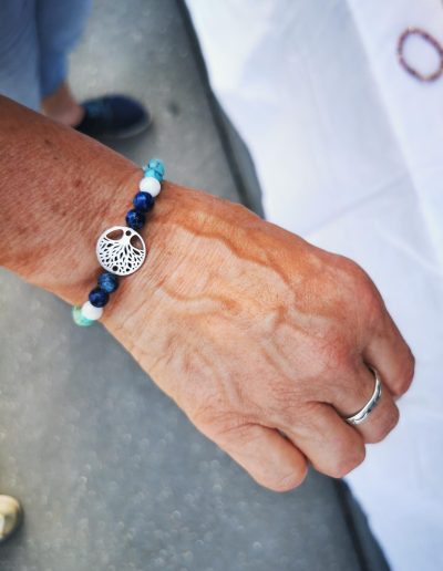 bracelet camaieu de bleu et arbre de vie
