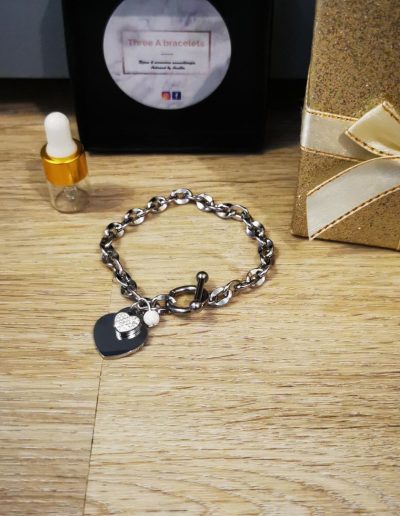 bracelet chaine argenté en acier inoxydable avec coeur et perle de lave blanche 4mm