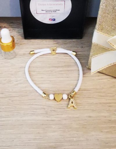 bracelet cordon blanc et coeur en acier inoxydable