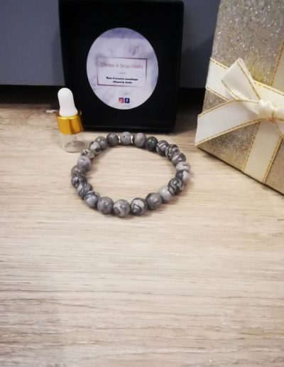 bracelet élastique en perles marbre gris clair et perle de lave grise 8mm
