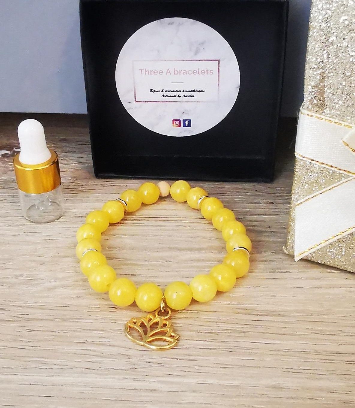 bracelet élastique perle nuage jaune et fleur de lotus doré en acier inoxydable