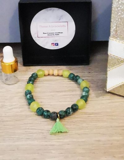 bracelet élastique perle verre opaque jaune phophorescent et amesthyste vert
