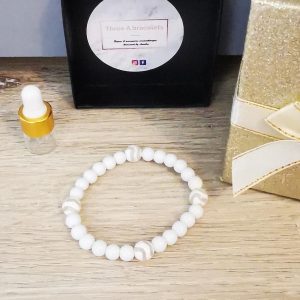 bracelet élastique perles agate et verre peint blanc brillant