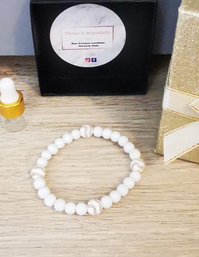 bracelet élastique perles agate et verre peint blanc brillant