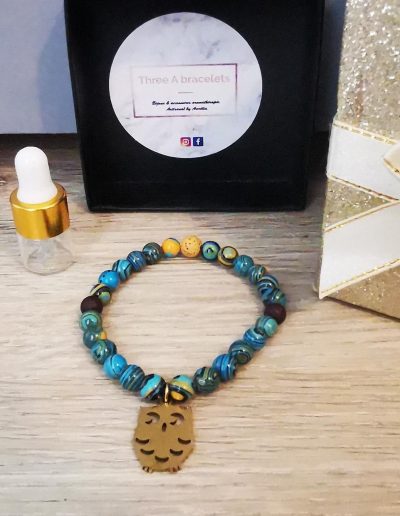 bracelet élastique perles blue apatite jade et hibou doré en acier inoxydable