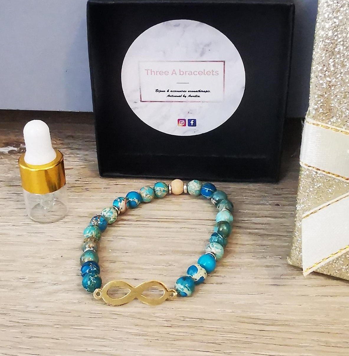 bracelet élastique perles bues apatite jade et signe infini doré en acier inoxydable