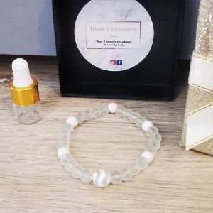 bracelet élastique perles en verre opaque et perles agate peinte