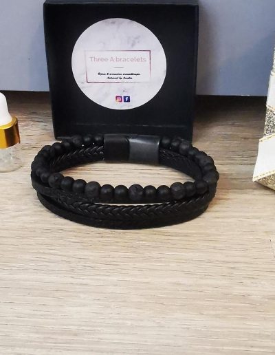 bracelet en céramique et simili cuir noir et perles de lave noir