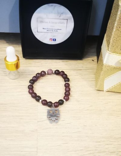bracelet enfant améthyste violette, séparateurs et hibou argenté en acier inoxydable et une perle de lave violette 6mm