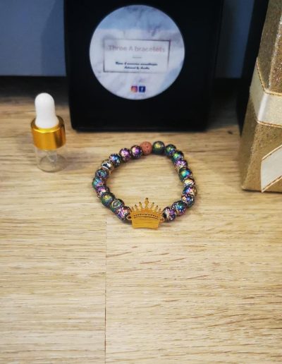 bracelet enfant hématite multicolor, couronne doré en acier inoxydable et perle de lave rose 6mm