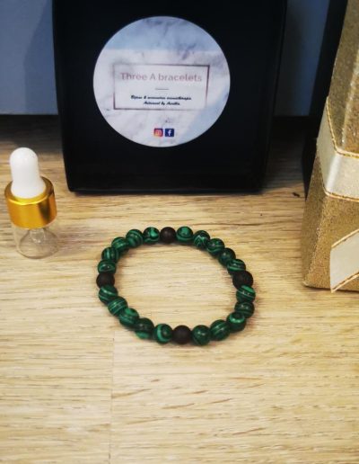 bracelet enfant perles en malachite, perles de verre noire mâte et une perle de lave noire 6mm