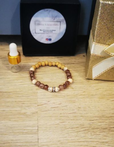 bracelet enfant perles marbre rose et gris , un strass en acier inoxydable, perles en verre marron craquelé 6mm et perles en bois de cèdre 4mm