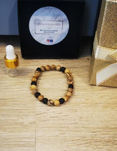 bracelet enfant perles terracota , perles en verre noir mâte et une perle de lave noire 6mm