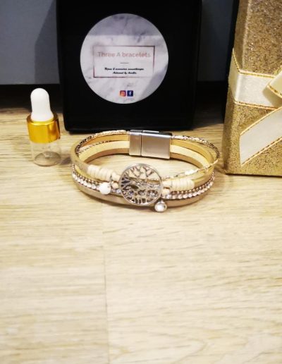 bracelet femme simili cuir écru avec fermoir en céramique et abre de vie argenté, strass et une perle de lave blanche 4mm