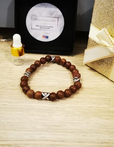 bracelet homme elastique perles en bois et appret en niquel et piere de lave 8mm