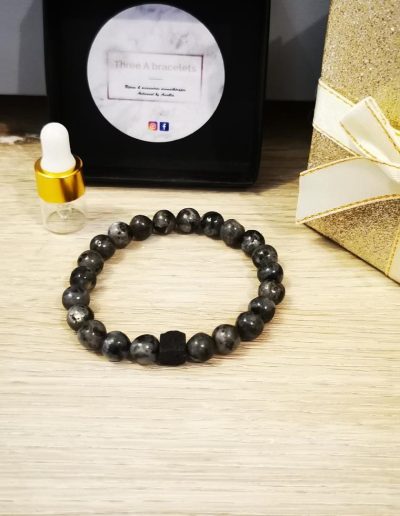 bracelet homme élastique perles marbre gris brillante et une perle de lave carré 8mm
