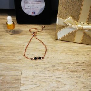 bracelet mini chaine rose gold en acier inoxydable et perles de lave noire 4mm