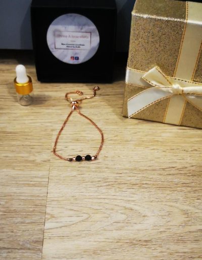 bracelet mini chaine rose gold en acier inoxydable et perles de lave noire 4mm