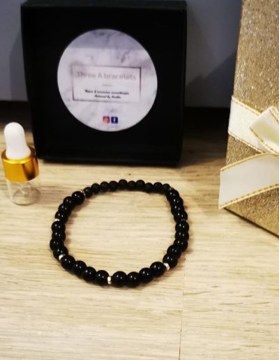 bracelet perles de verre noire brillante et séparateur en acier inoxydable et perles de lave