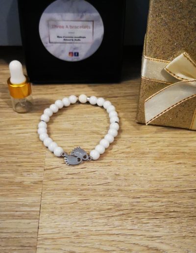 bracelet perles en marbre blanc, pieds argenté en acier inoxydable et perle de lave blanche 6mm