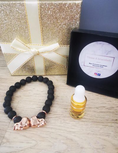 bracelet pierre de lave et 2 tetes de mort rose gold a strass