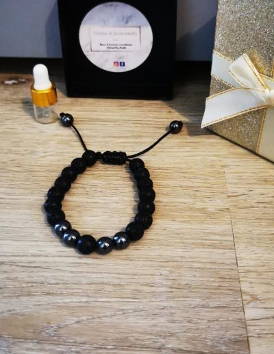 bracelet réglable macramé perles de lave noir et perles hématite