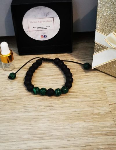 bracelet réglable macramé perles de lave noir et perles malachite