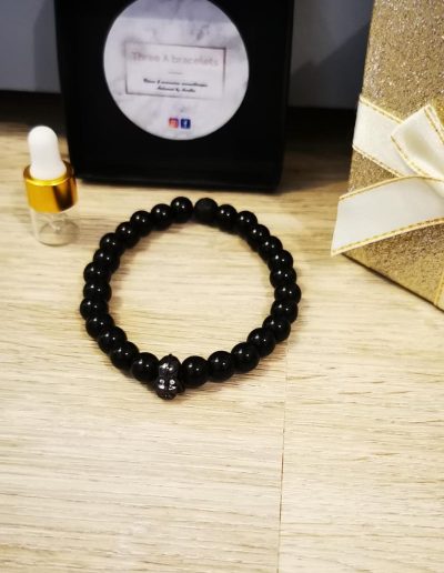 bracelet stars wars en perle de verre noire brillente et serarteur en acier inoxydable et perle de lave 6mm