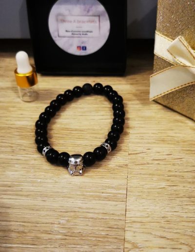 bracelet stars wars en perle de verre noire brillente et serarteur en acier inoxydable et perle de lave 8mm