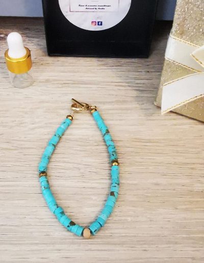 bracelet turquoise avec fermoir doré en acier inoxydable sur fil nylon non élastique