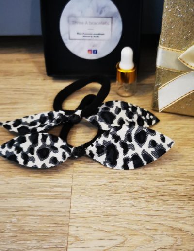 chouchous papillon panthère gris et noir avec une perle de lave noire