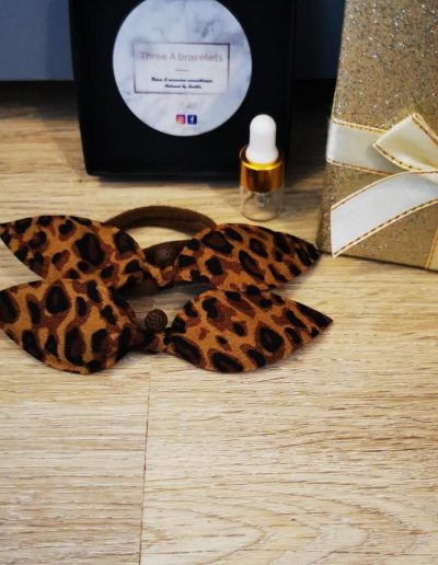 chouchous papillon panthère marron et noir avec une perle de lave marron
