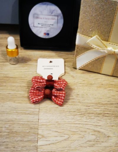 chouchous tissu bordeaux et blanc et perle de lave bordeaux