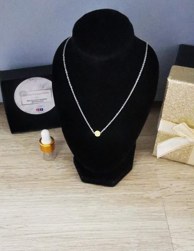 collier acier inoxydable argenté et perle de lave jaune fluo 6mm
