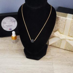 collier acier inoxydable doré et perle de lave noir 8mm