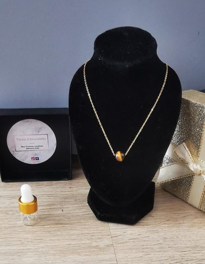 collier en acier inoxydable doré et perle oeil de tigre