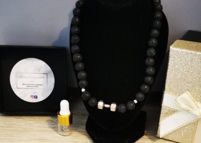 collier homme en acier inoxydable avec altère de sport argenté et perle de lave noire 8mm