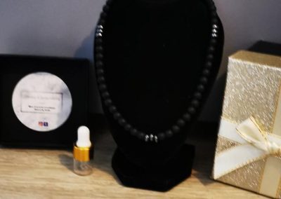 collier homme en acier inoxydable et perle de verre noire mâte 8mm