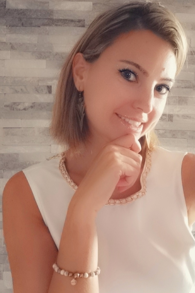 créatrice de bijoux et d'accessoires fait main pour accueillir l’aromathérapie